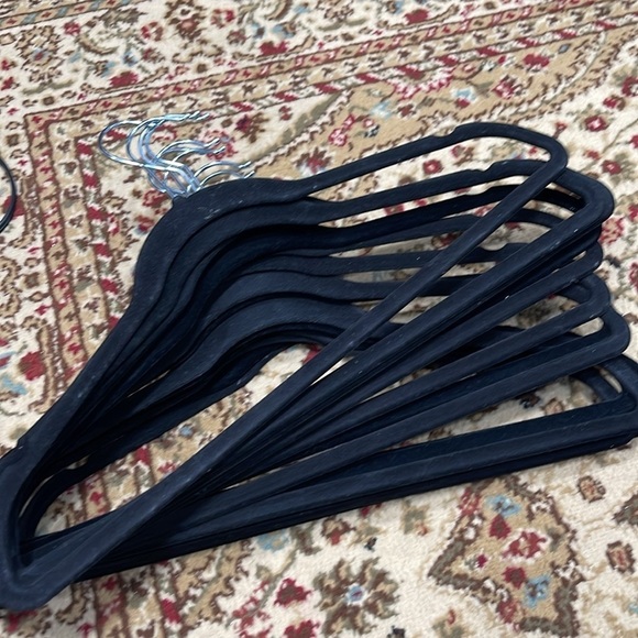 16 count black velvet hangers - Picture 2 of 4